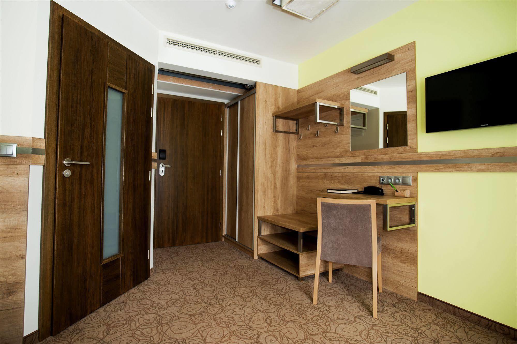 Hotel & Spa Czarny Gron Rzyki Exterior foto